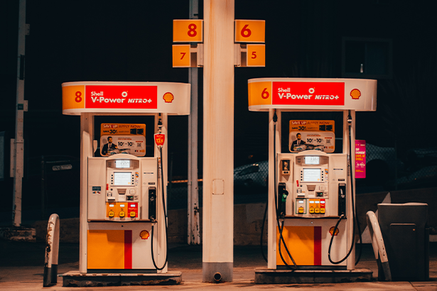 Pénurie de carburants : Les prix à la pompe s'envolent