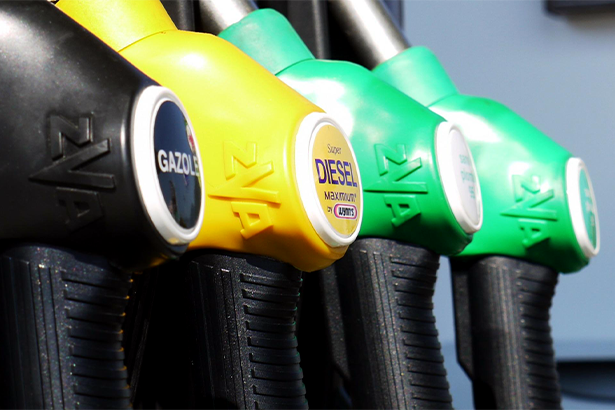 Le gazole et l'essence à plus de deux euros le litre