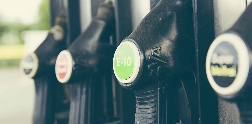 Afin de mieux comprendre ce qui se cache derrière le prix du carburant, on vous donne quelques explications.